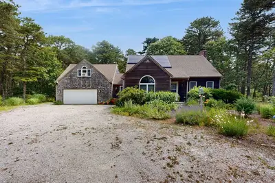 Image de Serene wooded hideaway with spacious deck & Rail Trail access - near beach