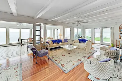 Image de Waterfront home on Sagamore Beach with private pool & panoramic bay views