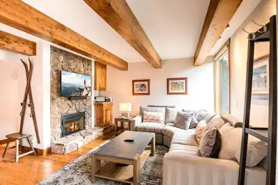 Image de Luxury, Remodeled Retreat w/ Ski Slope Views Throughout! Walk to Gondola & Shops