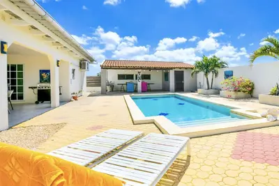 Image de Sunny Palm Beach Villa - 3 min from beach
