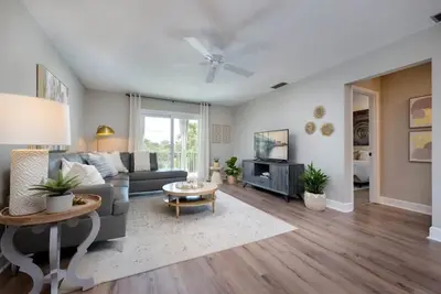 Image de Walk to Nights of Lights- Lovely 2 Bedroom-1 Bath Excellent location.