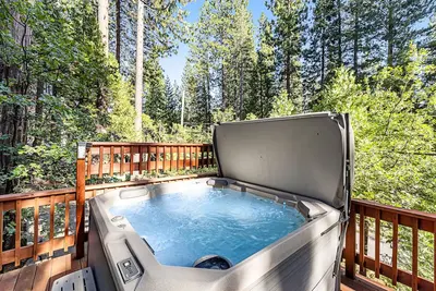 Image de Secluded A-frame cabin with free WiFi, hot tub, deck, & gas fireplace