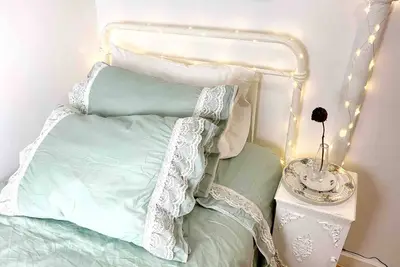 Cozy & Daintily Adorned Room in Williamsburg