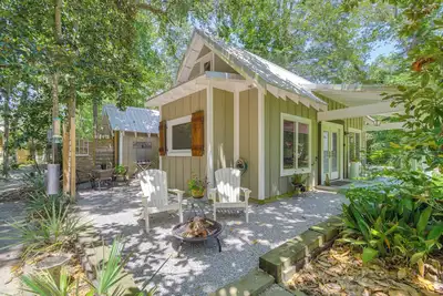 Image de Historic Biloxi Bay Cottage w/ Beautiful View