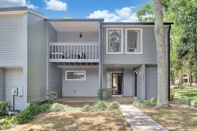 Image de Secluded South Charlotte Getaway