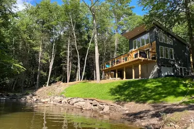 Secluded lakefront home With an Ev charger