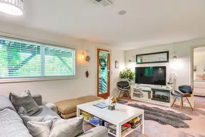 Image de 3 Mi to Downtown Portland: Lush Flat w/ Fire Pit