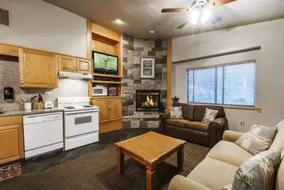 Image de The Brighton Chalet Studio ~ 2 min walk to Lift ~ Cozy, Best Location & Value