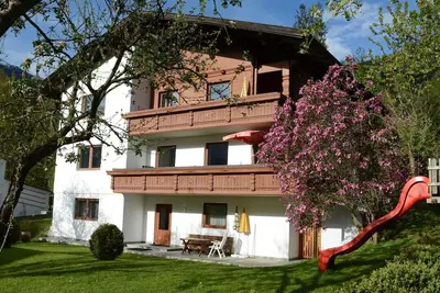 Image de Apartment on the middle floor, large terrace to the south & garden Rudolf Steiner house
