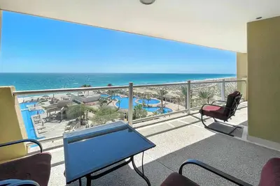 Image de Hidden Gem Condo Beach & Pool Access #503