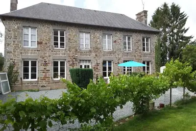 Image de Le château du bonheur(piscine sauna jacuzzi massage)