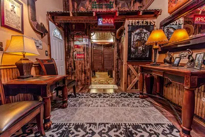 Image de Honky Tonk Cabin, Karaoke Bar & Stage 3bed/2bath, Hot Tub