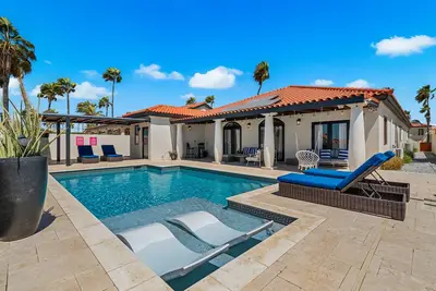 Image de Newly Remodeled 5-Bedroom 5-Bath in Tierra del Sol!