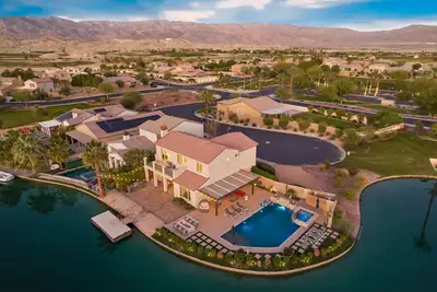 The Lakefront Social: An Extraordinary Waterfront Experience