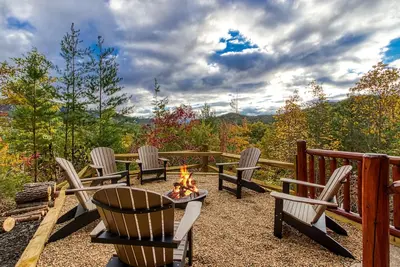 Image de Hang Tenn: Outdoor Living, Firepit, Game Room