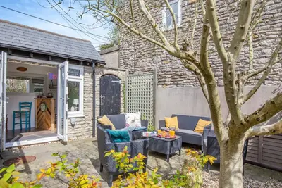 Image de Olive Tree Cottage - Trois Chambres Maison, Couchages 6