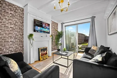 Image de Four Bedroom House - Parking - Wifi