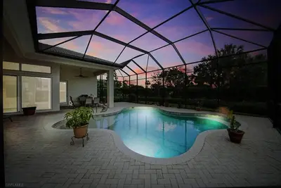 Image de Beautiful one level 4 bedroom home, lanai with heated pool in a gated community.