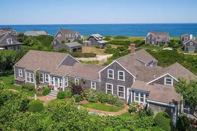 Image de The Beachmont: Historic, Ocean-View Retreat in Quidnet w/ Beach Access