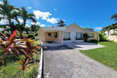 Image de Comfortable 3 bedroom house, walking distance to the beach