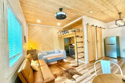 Image de NEWTinycabin/Hottub/Firepit/Yard/5minParkWay