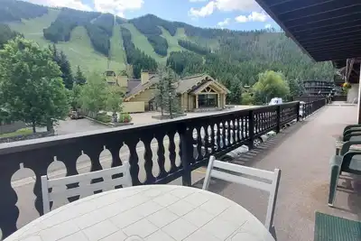 Edelweiss Condo: Ski in/out at Warm Springs Base