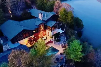 Image de Private 10, 000 SqFt lakefront log estate w. Pool - Golfers Retreat - Close to Big Cedar!