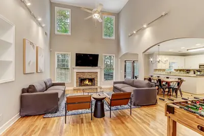 Image de *Sleeps 11* Spacious Suwanee house with home gym