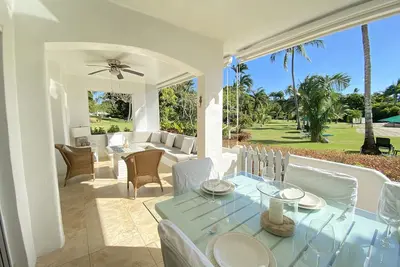 Image de Beachfront 2 bedroom Glitter Bay 109
