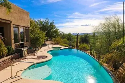 Image de Estate, Pvt, 8 Bdr/7 Baths, 12’ Ceilings, Pvt Weddings, Salt water pool/Jacuzzi