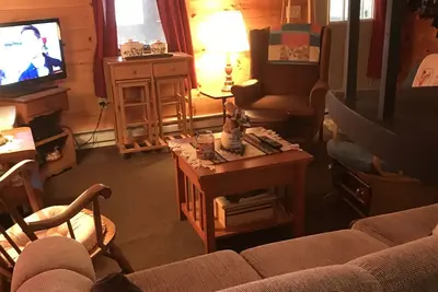 Image de Easy Access Snowmobiling Cabin Right On The Trail #4