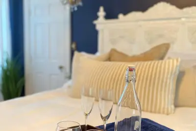 Image de Master suite at The Vintage Oak Estate and venue