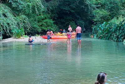 Image de Sleeps 6! Brand new Cabin with many amenities: Pool, hot tub, kayaking! - Rc14