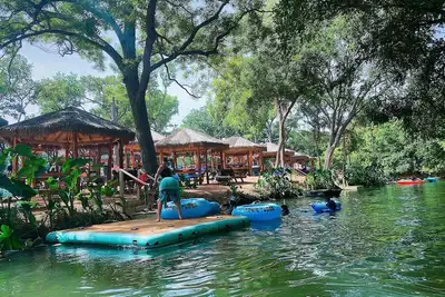 Image de Sleeps 6! Brand new Cabin with many amenities: Pool, hot tub, kayaking! - Rc18