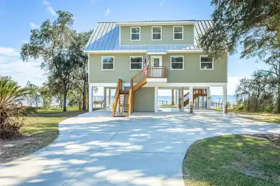 Image de Allure- Beautiful 4br/2ba house on the bay