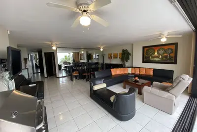 Image de Apartment with ocean view and direct access to the beach