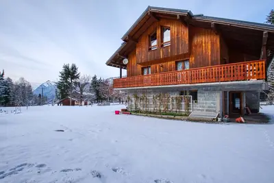 Image de Chalet familial spacieux au pied des pistes avec navette, parking et équipements complets