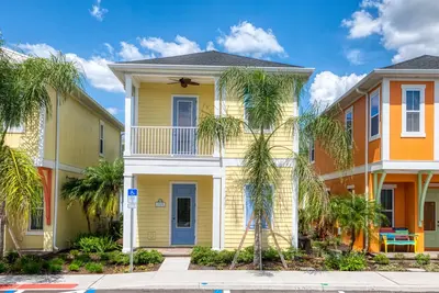 Image de Sunny Yellow Cottage near Disney with Margaritaville Resort & Island H2o Access.