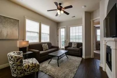 Image de 31-3 Nothin But Blue Spacious Upscale w/Indoor/Outdoor Pool and Splash Pads. Nea