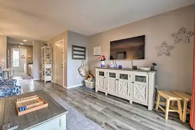 Image de 5 Mi to Marvel Cave: Ground-Level Branson Apt!