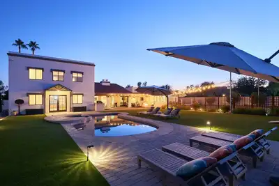 Fresh Prince of Scottsdale - Pool\/Spa&Sports Court