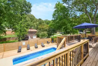 Image de Pet-Friendly King Bed • 1mi to Downtown Woodstock