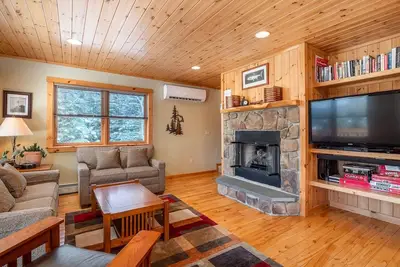 Image de English Woods Ski Chalet | 3 Bed, 2 Bath