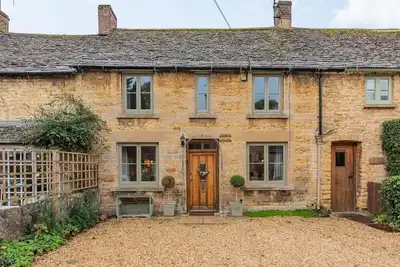 Image de Two bedroom holiday cottage with garden and off-street parking, Bourton-on-the-Water - North House