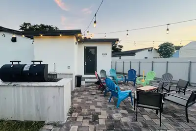 Image de Grill Ready Insta Vacation Home with Patio