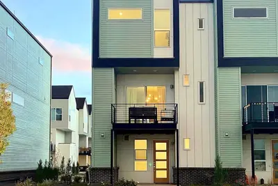 Image de Luxury Townhome - 10 Min to Downtown!