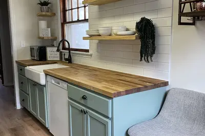 Image de Newly remodeled home - adorable and cozy!