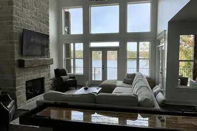 Image de New luxurious lakefront home with Private Beach on Lake Keowee near Clemson