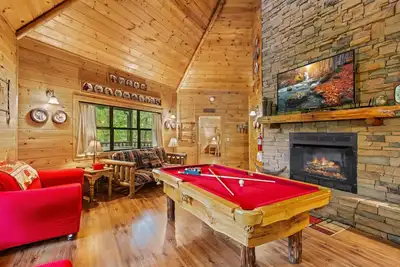 Image de Skyhawk Cabin! One-floor/King beds/Jetted tubs/Hot Tub/Billiard/Arcade/Secluded
