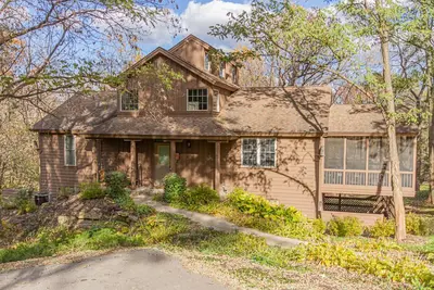 Image de Picturesque Galena Escape | Spacious 5br | All Ensuites | 2 Fireplaces! Hot Tub!